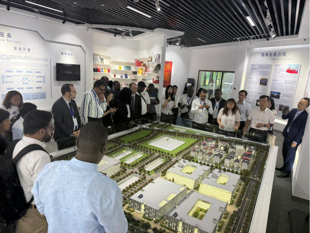 多国代表到访国家对外文化贸易基地（北京） 开展全民气象早期预警能力建设国际研讨交流